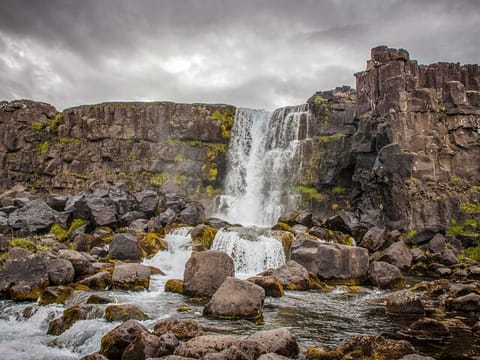 Front view of Óxarafoss in the summer time