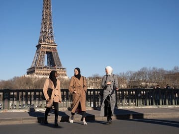 Eiffel Tower Couple Photoshoot Experience in Paris