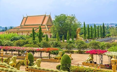 Private Tour of Oudong Mountain and Phnom Baset from Phnom Penh