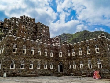 3-Day Tour: Edge of the World, City tour and Red Sand from Riyadh