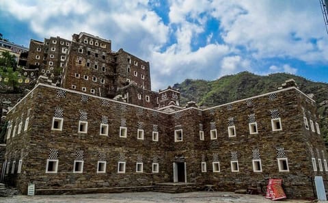 Cultural Heritage Tour of Rijal Almaa Village in Abha