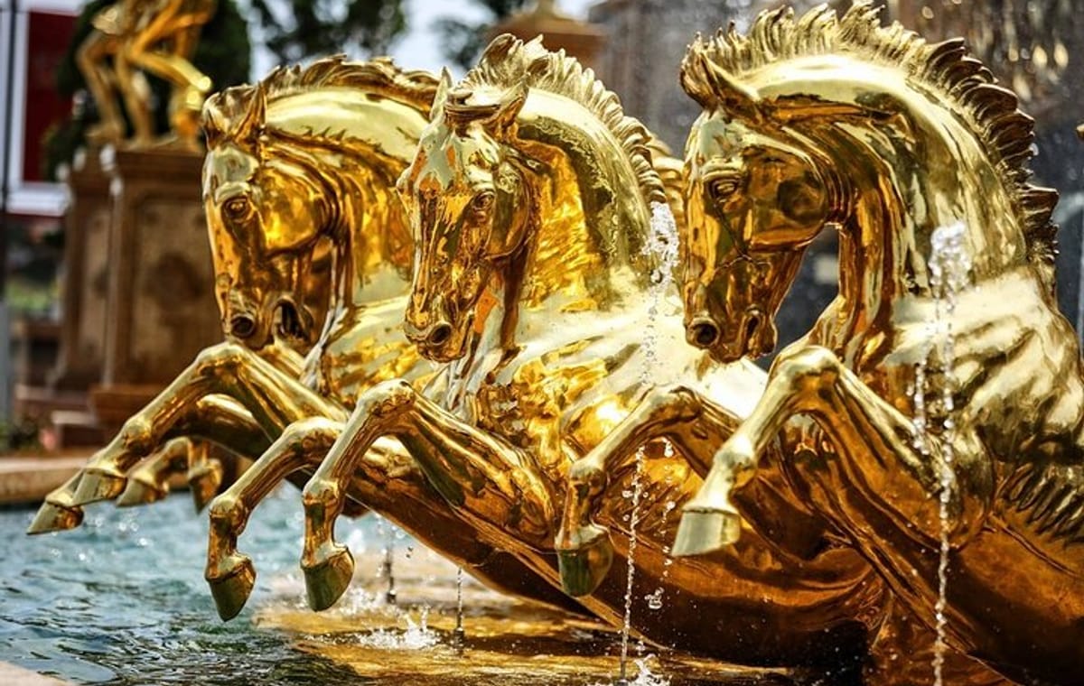 Ba Na Hills Golden Bridge Day Tour Include Lunch and Cable Car