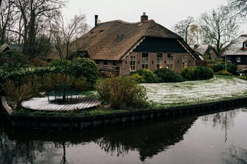 Private Giethoorn Day Tour with Car and Walking from Amsterdam