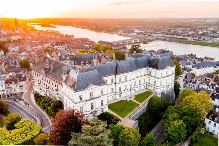 Chateaux Da Vinci Clos Lucé, Chaumont, Blois Private from Paris 7