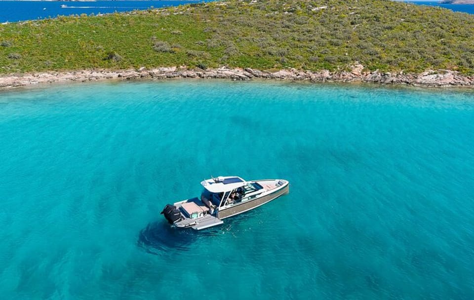 Private Half Day Cruise from Mykonos to Delos and Rhenia