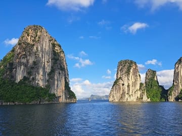 Day Trip to Bai Tu Long Bay: Uncover Hidden Gems and Explore Cave