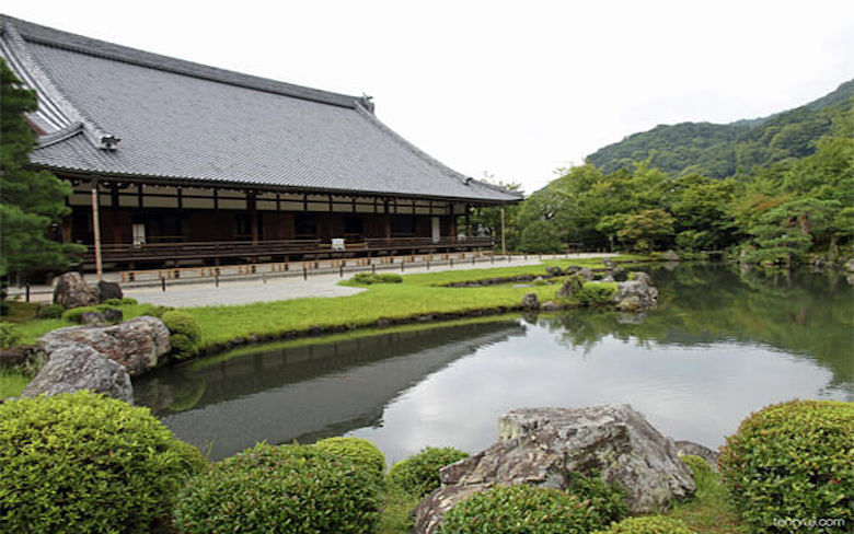 Private Kyoto Arashiyama Custom Half-Day Tour by Chartered Vehicle