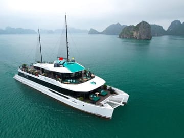 Luxurious Day Tour of Halong and Lan Ha Bay from Hanoi