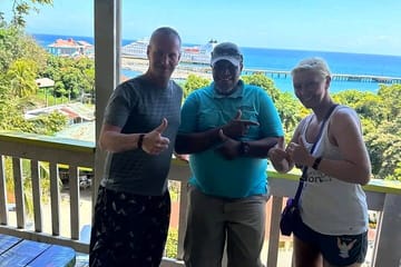 Manawakie Wildlife sanctuary and Macaw Market