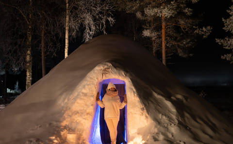 Overnight Stay in a Snow Igloo in Kemijärvi, Finland