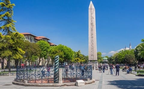 Private 5-Hour Cultural Tour of Istanbul's Iconic Landmarks
