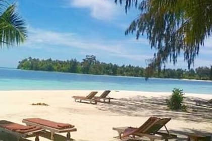 Jakarta Thousand Islands Tour With Sunbathing, Canoeing and Snorkeling