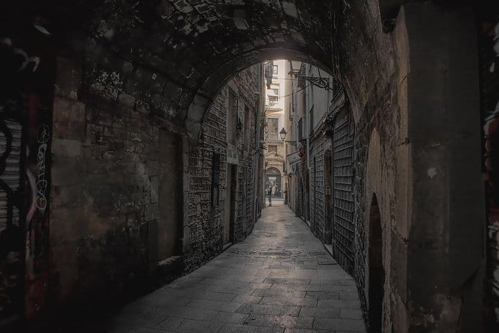 Barcelona Ghost Tour: Gothic Quarter Game (La Rambla, Barcelona Cathedral, etc) 5