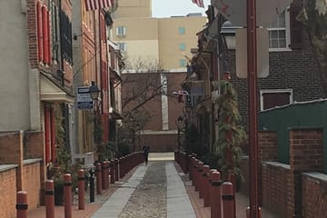 Philadelphia and Amish Community Day Tour from New York