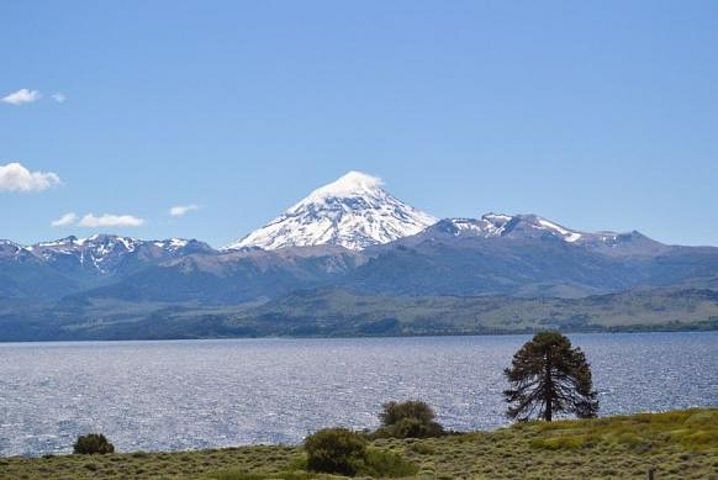 Lake Huechulafquen & Lanín Volcano Small Group Adventure Tour