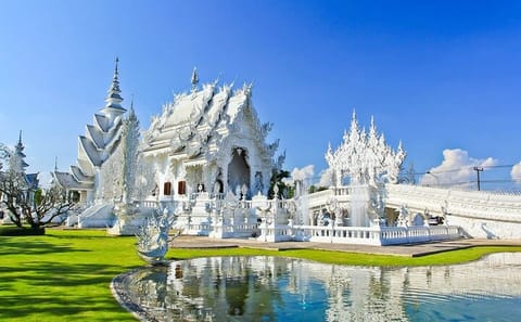 Chiang Mai Day Tour to White and Blue Temples in Chiang Rai