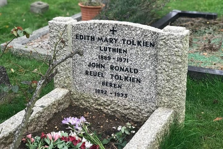 J.R.R. Tolkien's Oxford and Stonehenge Private Tour 3