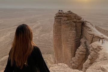 Edge of the World Hike and 4x4 Safari near Riyadh