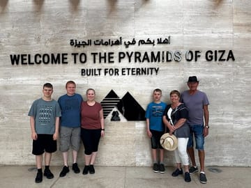 Private Full-Day Tour of Giza Pyramids and Cairo Museum