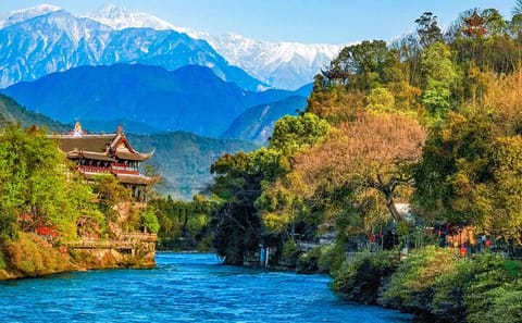 Dujiangyan Irrigation and Mt. Qingcheng Day Tour
