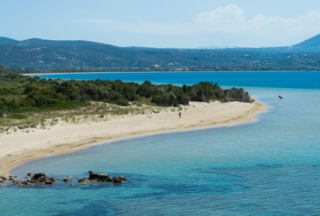 Hiking around Navarino Bay 8