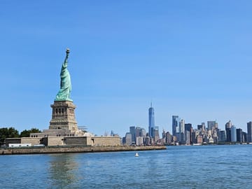 Statue of Liberty and Ellis Island Pre-Ferry Tour with Priority Access