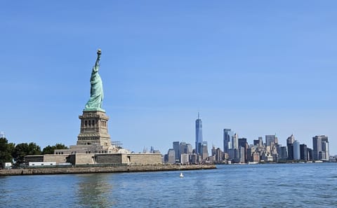 Statue of Liberty and Ellis Island Pre-Ferry Tour with Priority Access