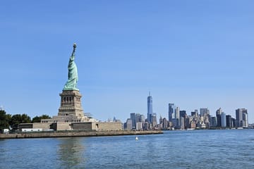 Statue of Liberty and Ellis Island Pre-Ferry Tour with Priority Access