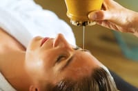 Shirodhara Massage - Chuttibaaz.com
