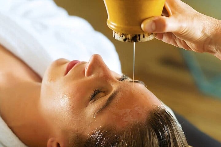 Shirodhara Massage - Chuttibaaz.com