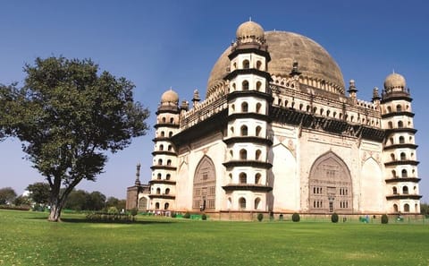 Hyderabad to Bijapur: Three-Day Architectural Tour