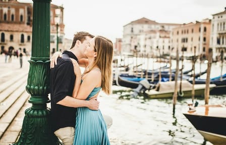 Romantic Couple Photoshoot Walking Tour in Venice