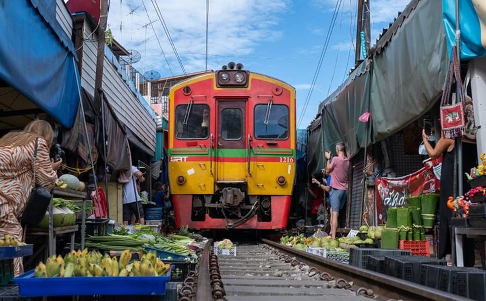 Tour in Maeklong Railway, Floating Market and Ayutthaya