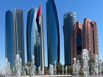 Abu Dhabi Cultural Tour: Sheikh Zayed Mosque and Emirates Palace