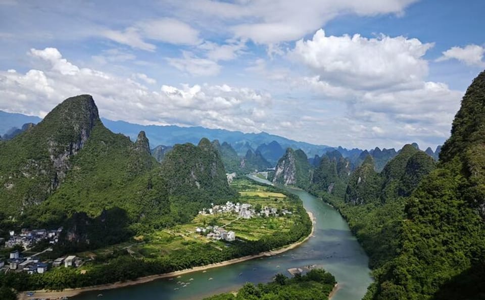 Guilin 1-Day Scenic Tour of Li River and Yulong River