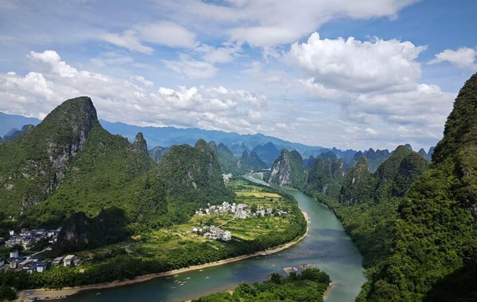 Guilin 1-Day Scenic Tour of Li River and Yulong River