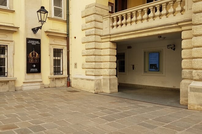 How to Pick a Crown. A Private Themed Tour of the Imperial Treasury (Kaiserliche Schatzkammer) / Tickets included 10