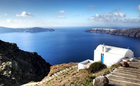 Private Full Day Tour of Santorini's Highlights and Cuisine