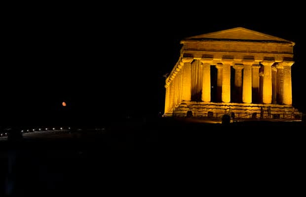 Best of Agrigento: Sciacca, White Cliffs & Temples by Night 10