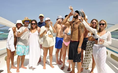 Small Group Snorkeling and Seafood Tour in Punta Cana