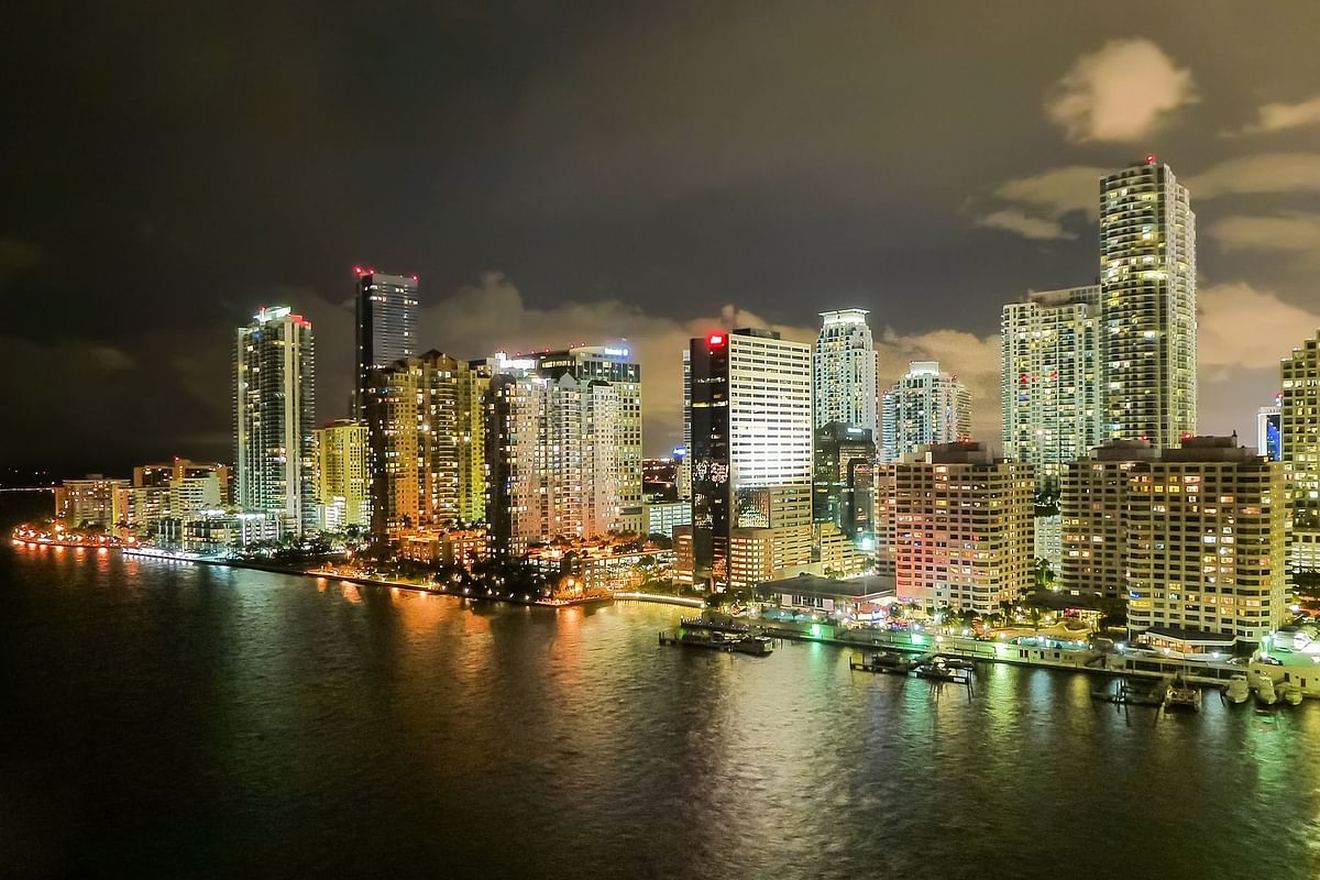 Miami Skyline Evening Yacht Cruise: Explore Biscayne Bay & Millionaire’s Row