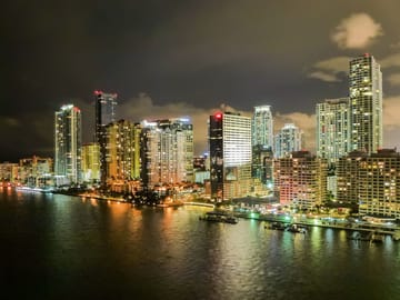 Evening Boat Tour of Biscayne Bay and Millionaire Homes