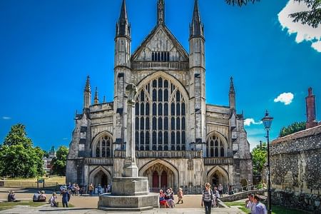 Windsor Castle, Stonehenge & Winchester Cathedral Private Tour