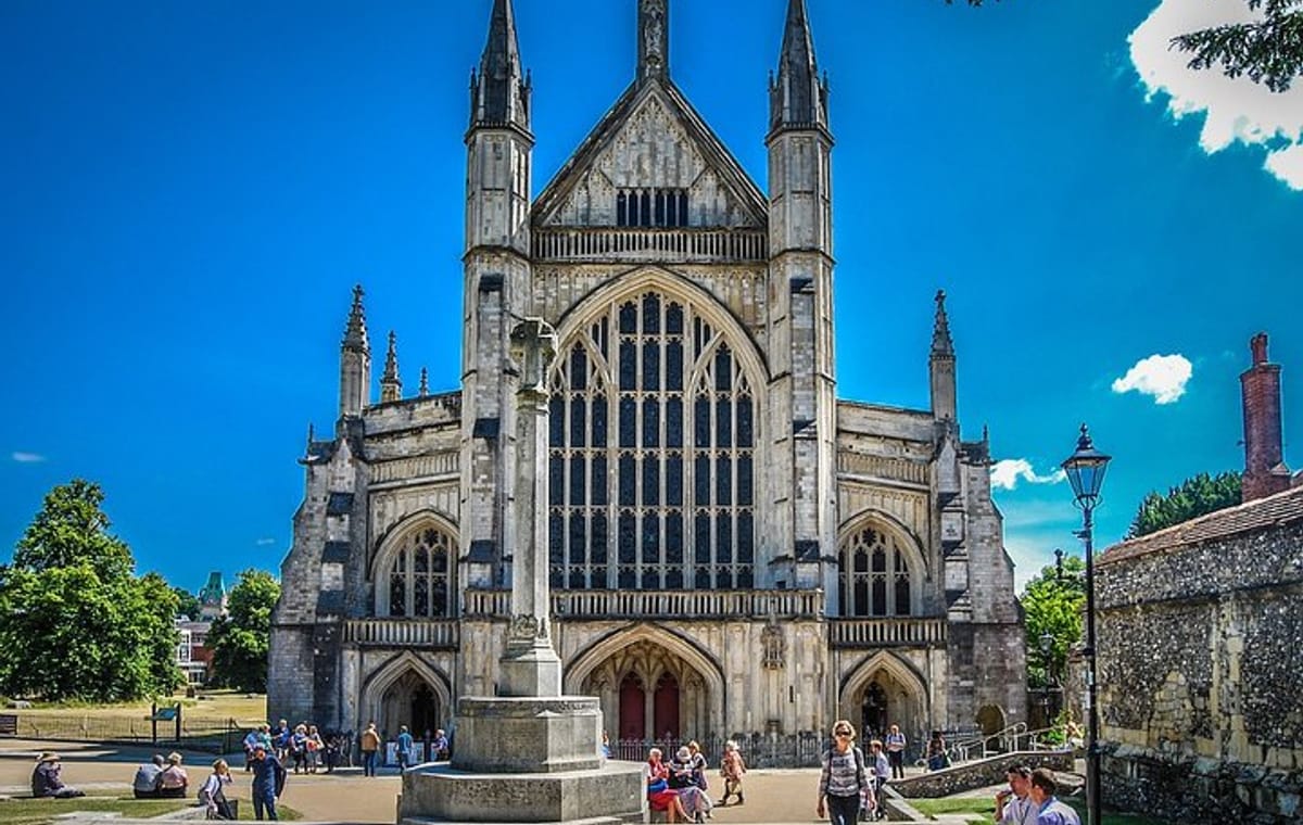 Windsor Castle, Stonehenge & Winchester Cathedral Private Tour