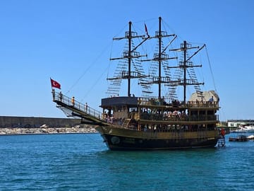 Alanya Pirate Boat Trip with Lunch and Soft Drinks Included