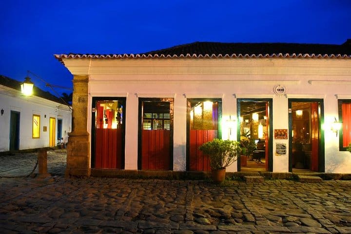 Traditional brazilian diner with live music and one caipirinha  10
