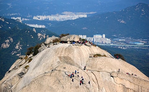 Private Hiking Tour of Bukhansan Mountain with Sauna in Seoul