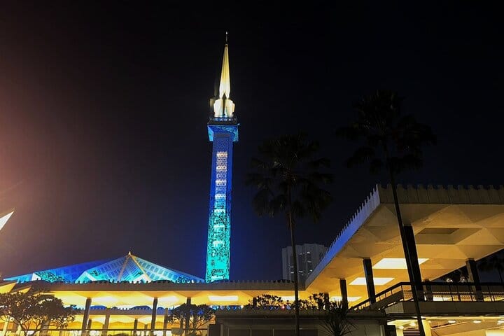 Private Kuala Lumpur Discovery Tour with KL Tower Skydeck & Skybox Visit