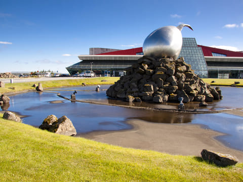 1-Way Transfer from Keflavik Airport to Reykjavik (Sedan), photo 2