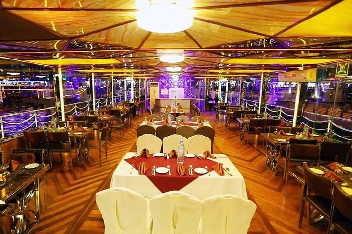 Dubai Marina Dinner Cruise with Live Shows 8